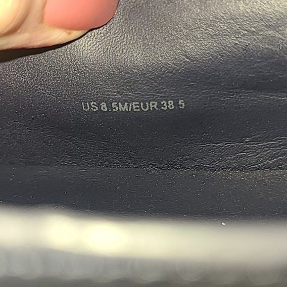 Vince black leather slip on sz.8.5 M.. (#1104) EC. - Picture 9 of 11